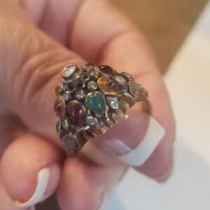 Vintage Thai Princess Ring/ Nop-pa-Kao